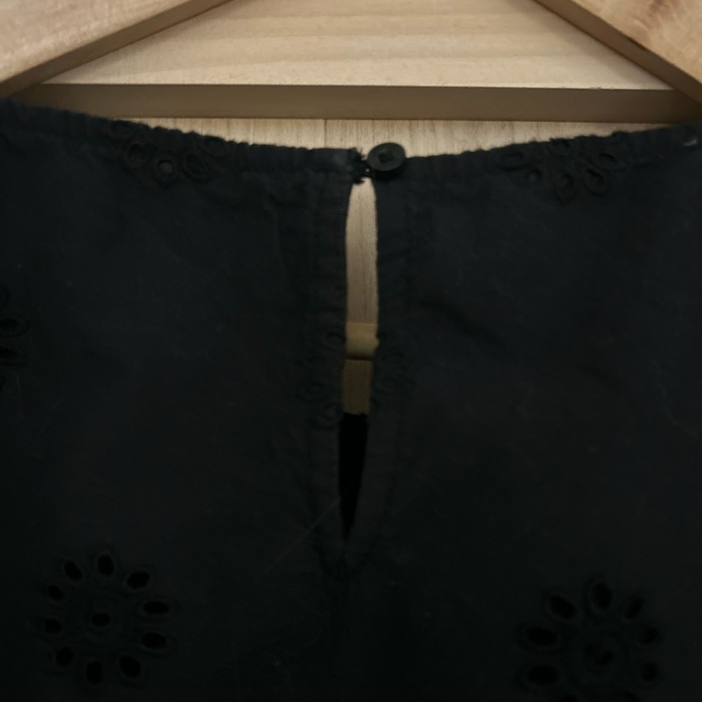 Vineyard Vines women’s 100% cotton Sleeveless Black Eyelet Ruffle Floral Top, M - Picture 5 of 6